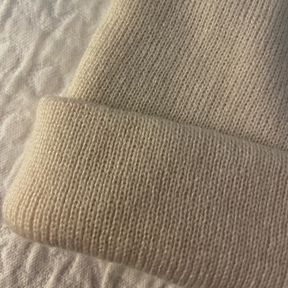Cream beanie from Old Navy🕯️ - Picture 3 of 3